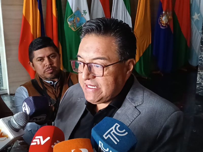 Mesa legislativa decide hoy la suerte de ministra Mónica Palencia 