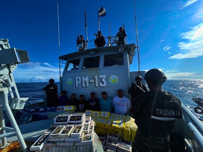 Fuerza Naval de El Salvador intercepta embarcación ecuatoriana con 1,551 kilos de cocaína