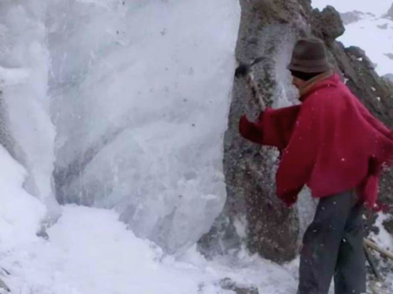 Juan Ushca continuará el legado del último hielero del Chimborazo