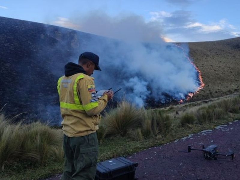 Incendio forestal en el Antisana es controlado tras 14 horas de combate