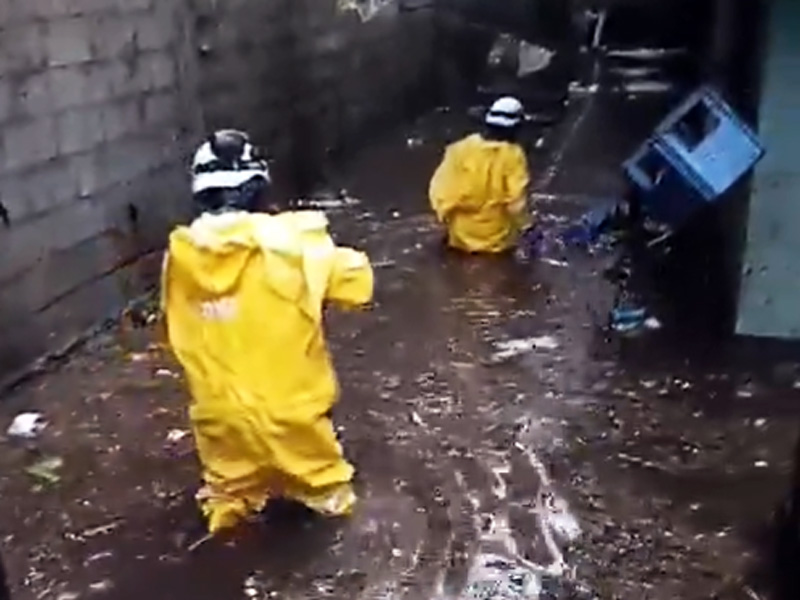 Lluvias torrenciales causan estragos en el sur de Quito: 22 personas afectadas y 256 estudiantes evacuados