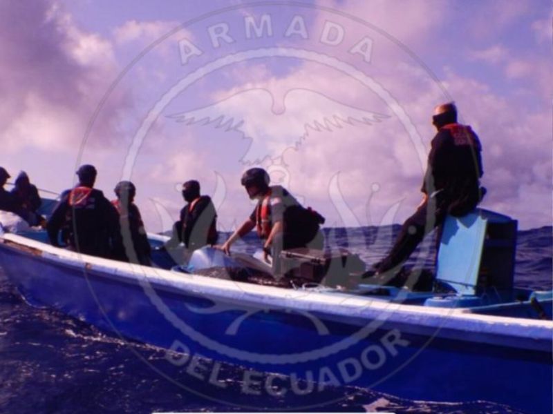 Armada decomisa cuantioso cargamento de cocaína en aguas internacionales