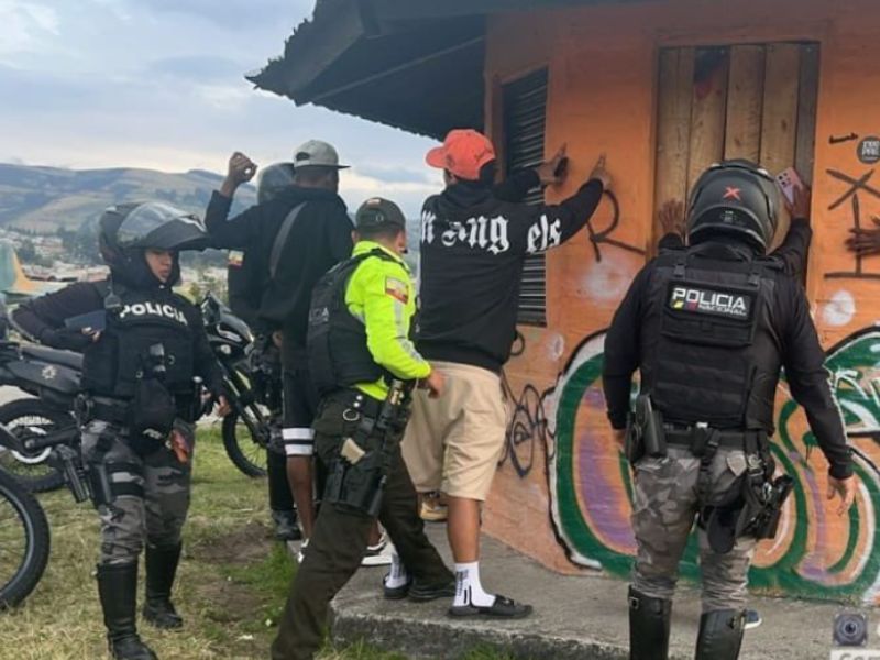 55 capturados en operaciones policiales simultáneas en 7 provincias 