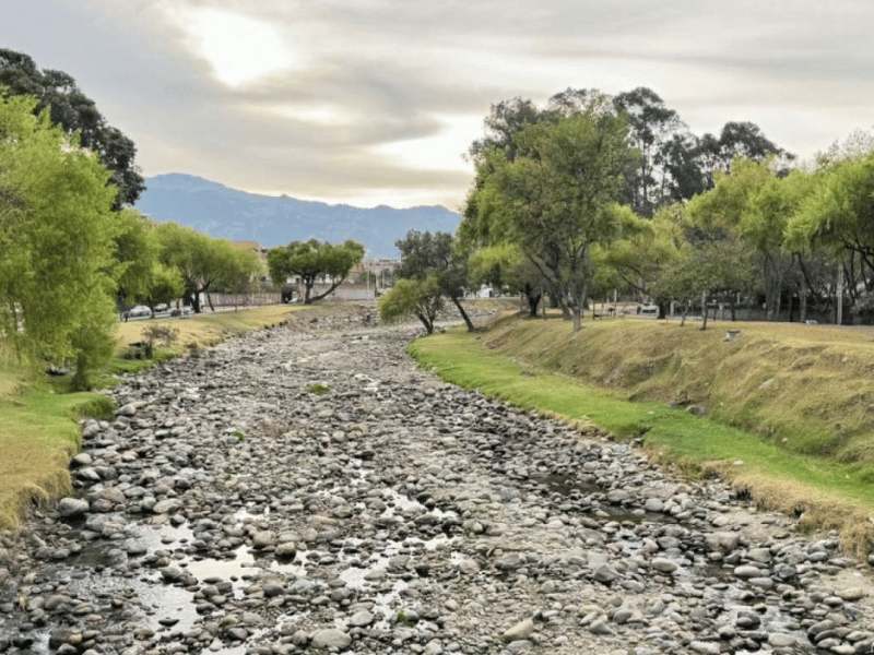 Se registra leve aumento en caudal del río Tomebamba