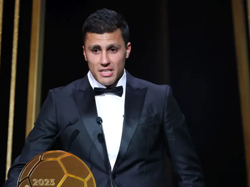 Rodri recibió el Balón de Oro al mejor jugador del mundo