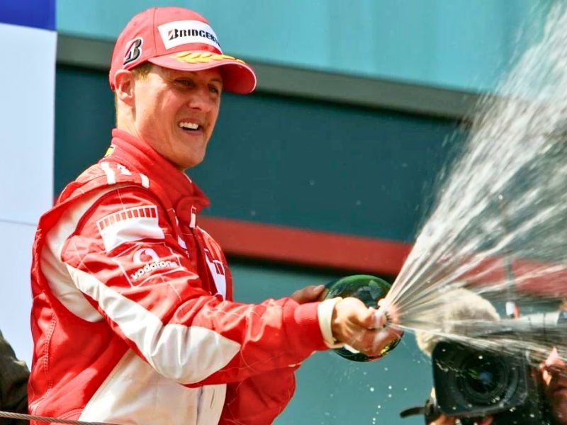 A 11 años del accidente, Michael Schumacher reaperece en la boda de su hija