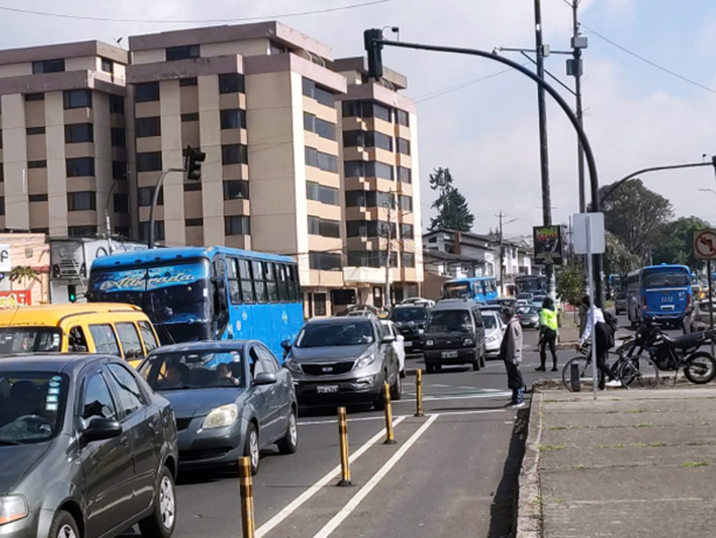 Semáforos apagados en Quito por cortes de luz: 330 intersecciones afectadas