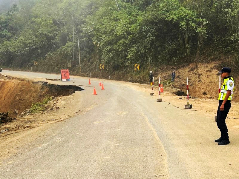 Cierre de la vía Cuenca-Girón-Pasaje por socavamiento en Azuay