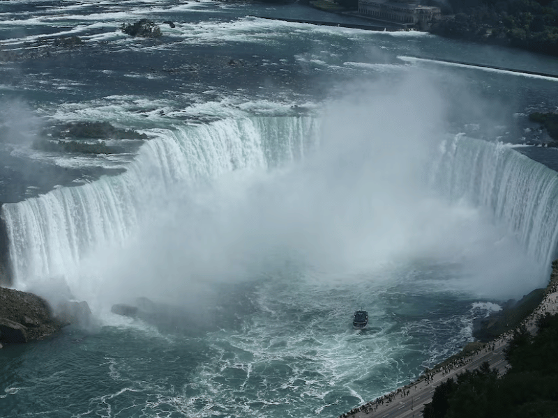 Madre y dos hijos mueren al caer de las cataratas del Niágara en aparente acto intencional