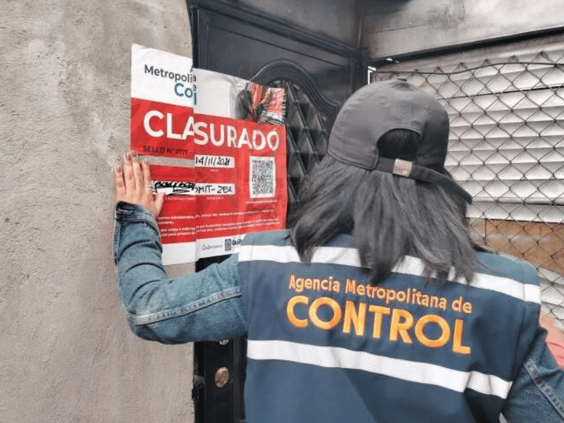 Se desmantela laboratorio clandestino de licor adulterado en el sur de Quito