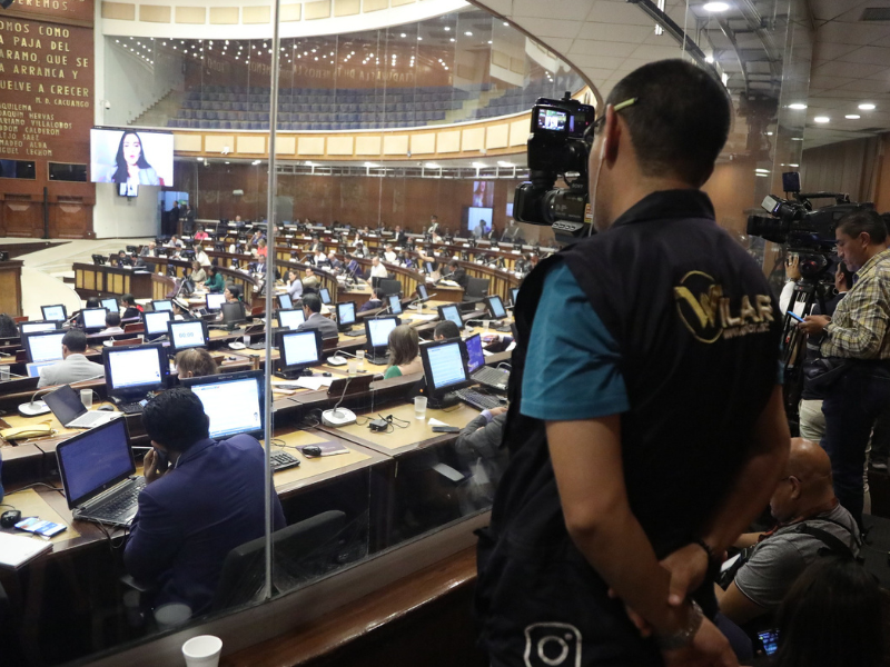 Asamblea desconoce la suspensión a Verónica Abad y convoca a la Ministra de Trabajo