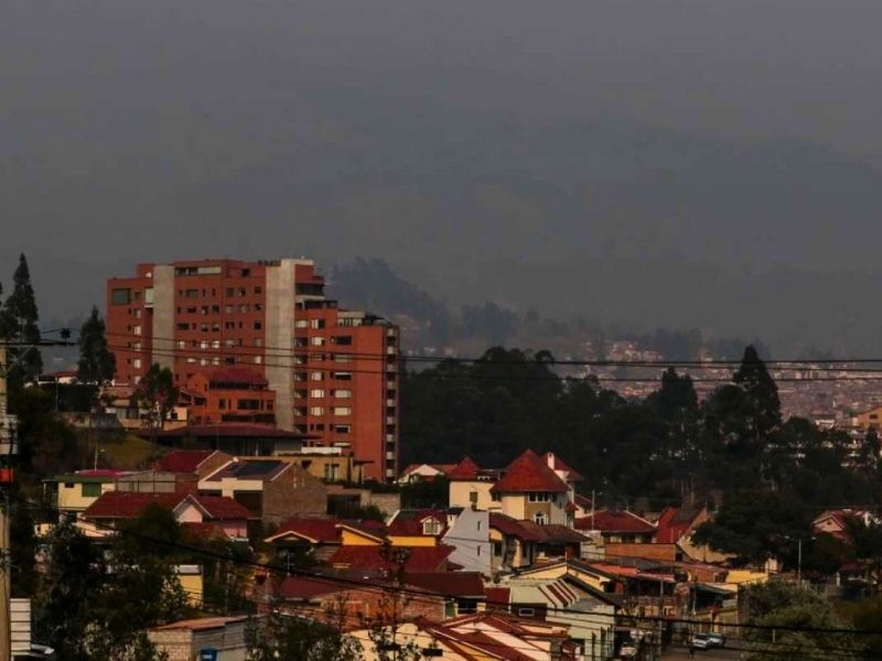 Cuenca enfrenta calidad del aire moderada por incendios en sus alrededores