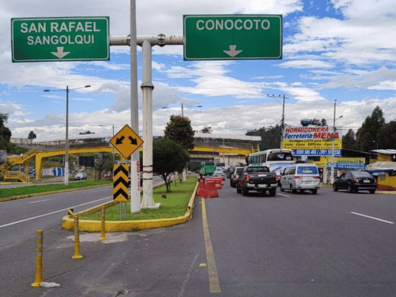 Cierre carril central de Autopista General Rumiñahui por trabajos de señalización