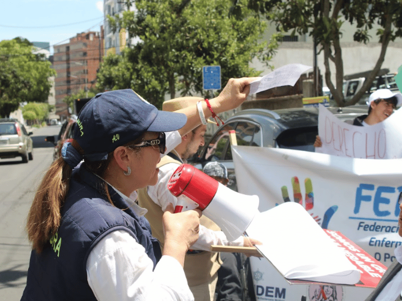 Pacientes con enfermedades catastróficas exigen acceso a medicamentos frente a la Corte Constitucional