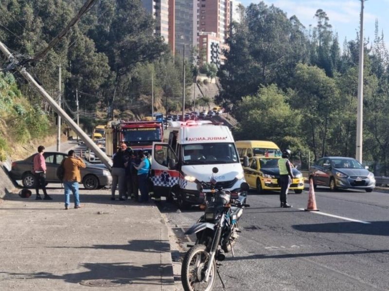 Choque en la Av. Occidental de Quito deja una persona fallecida