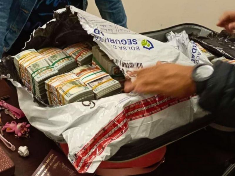 Escándalo en el aeropuerto de Quito: tres agentes aduaneros detenidos por presunto lavado de activos