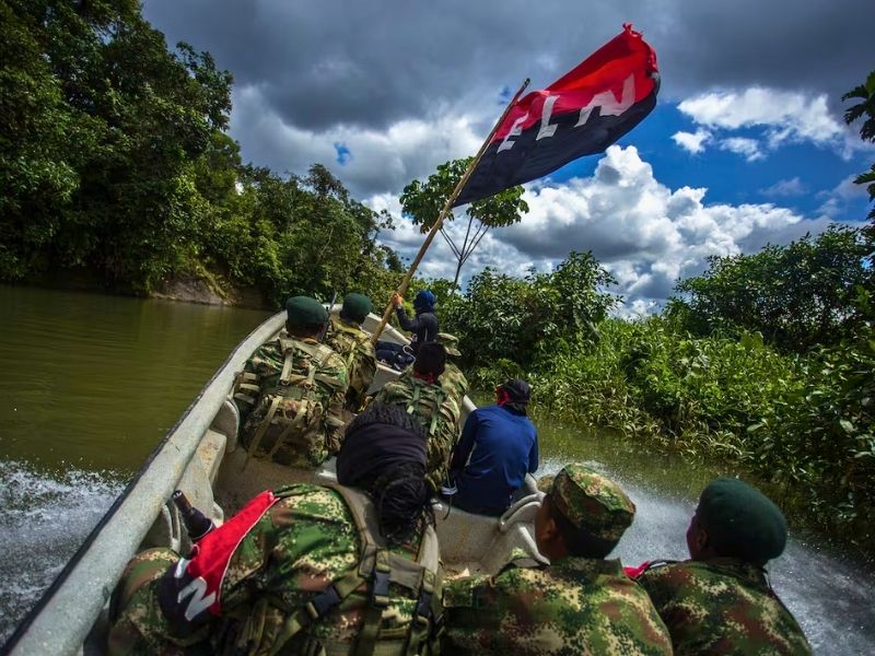 Grupos armados colombianos conquistan el campo digital: TikTok, WhatsApp y X como nuevas trincheras