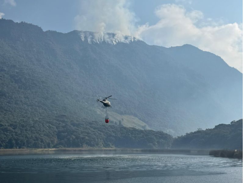 Alarmas y esfuerzos activados para combatir incendios forestales en Cuenca y Loja  