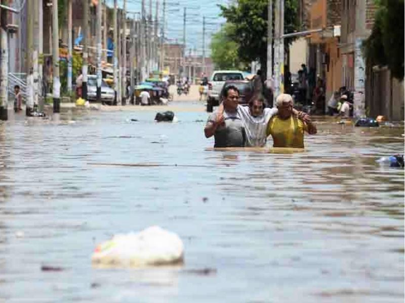 Perú y Colombia enfrentan devastadoras inundaciones, con miles de damnificados