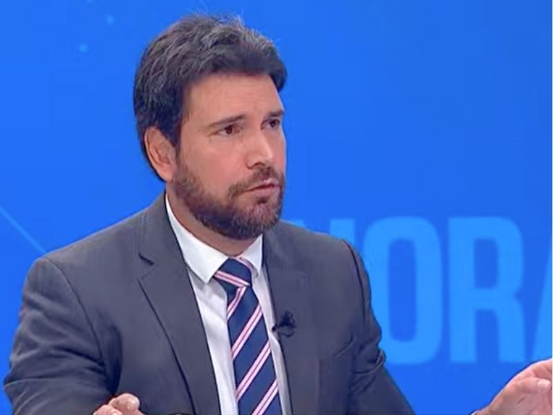 Topic promete ‘pelear contra la tiranía’, ante ‘ataque a la democracia’ tras inhabilitación