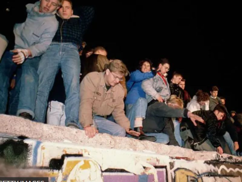 Por qué cayó el Muro de Berlín hace 35 años y cómo su desaparición cambió el mundo 