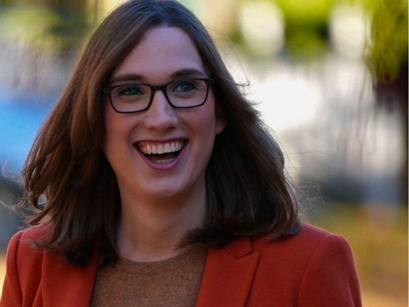 Sarah McBride hace historia al convertirse en la primera congresista transgénero de EEUU