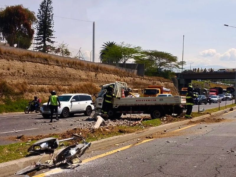 Choque en la Ruta Viva causa cierres y deja un herido