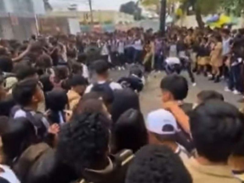 Violencia en exteriores de colegio de Guayaquil: estudiantes protagonizan pelea y Ministerio toma medidas