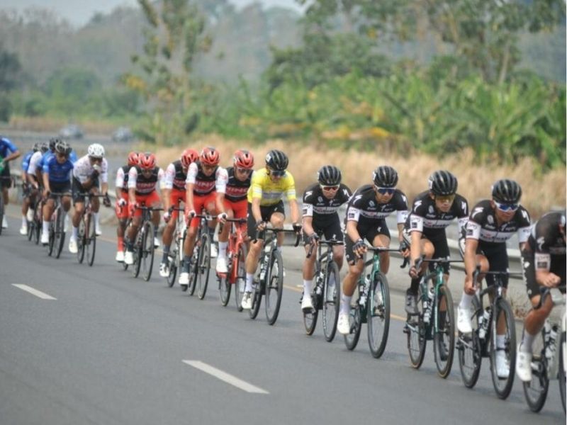 Caída de ciclistas provoca la retirada de un equipo de la Vuelta a Ecuador