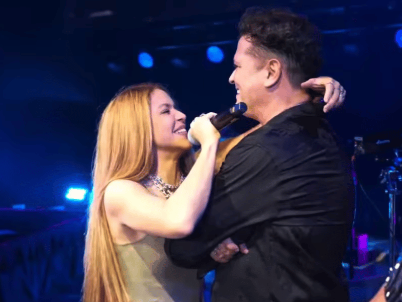 ‘Carlos Vives convirtió la bandera en música’: el emotivo mensaje de Shakira en los Latin Grammy