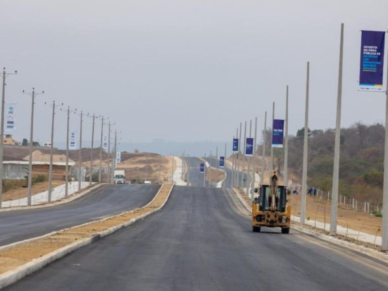 Alcalde apertura tramo lateral hacia el centro del poblado de Chongón 