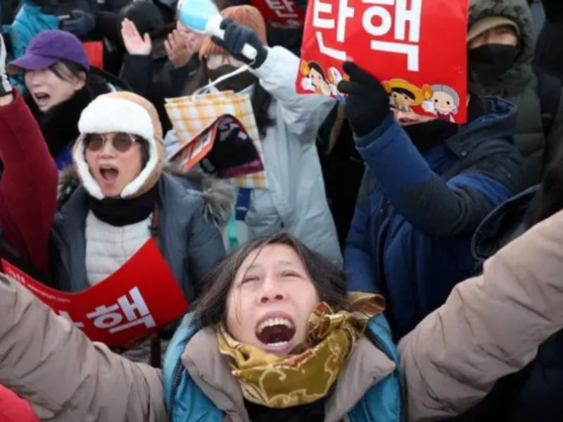 El Parlamento de Corea del Sur aprueba destituir al presidente por declarar la ley marcial 