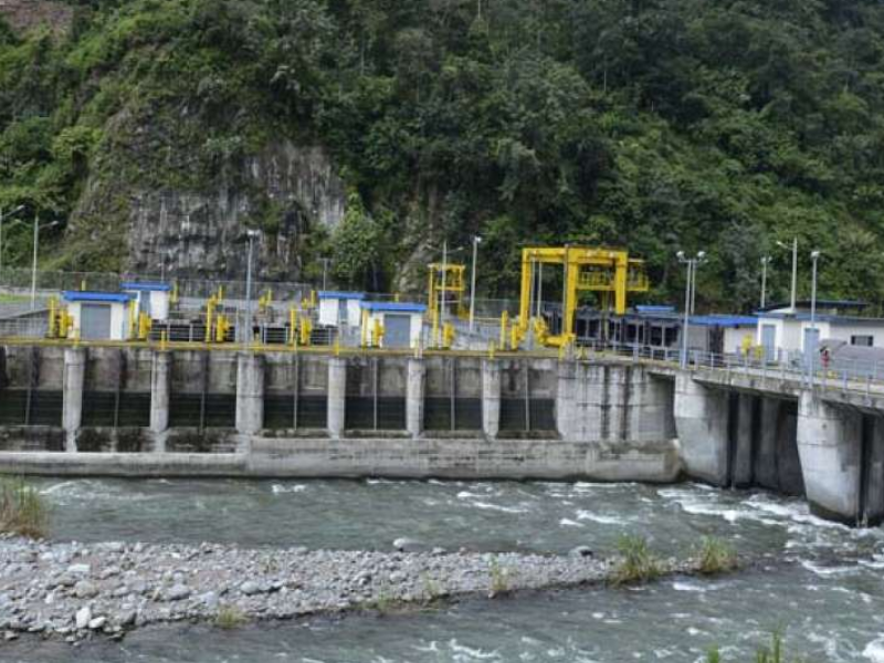 Comenzó la operación de una de las tres turbinas de la central Alluriquín