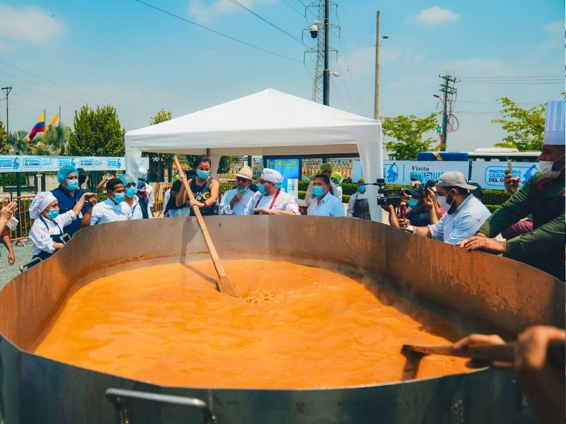 Récord mundial: el encebollado más grande del planeta se cocinó en Guayas