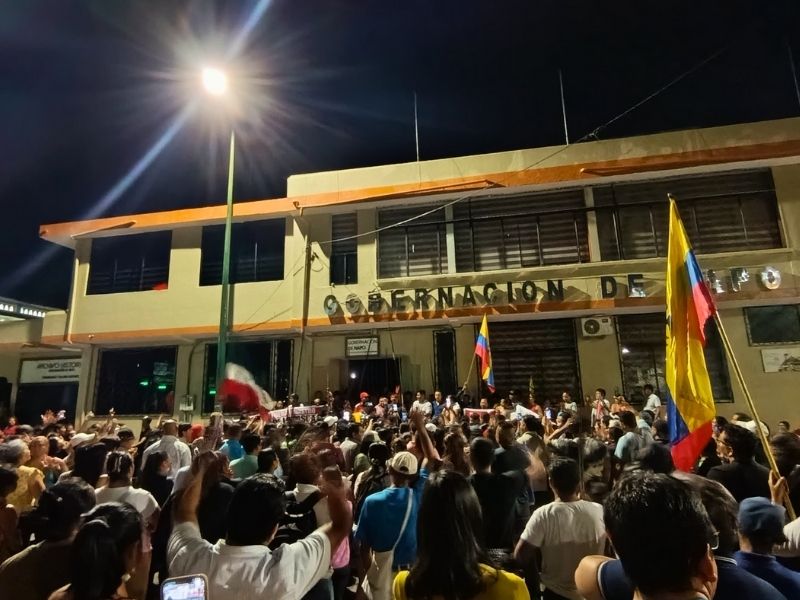 Manifestantes se toman la Gobernación de Napo en rechazo a construcción de cárcel en Archidona