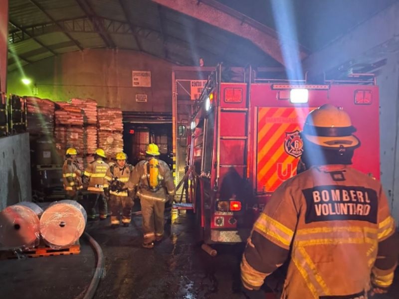 Controlado incendio en galpón industrial en Guayaquil 