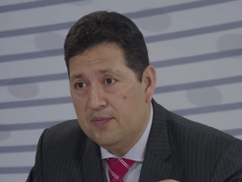 Economistas coinciden: Ecuador enfrenta desafíos críticos en 2025