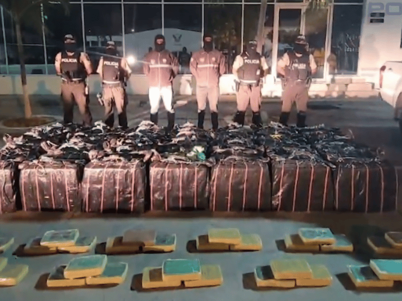 Policía incauta más de 2,4 toneladas de droga en operativos en Manabí y Guayaquil