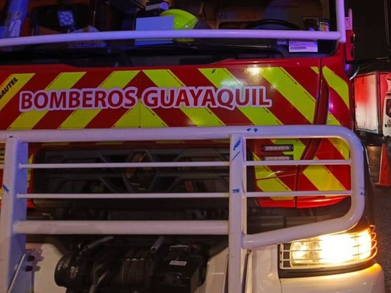 Bomberos de Guayaquil fueron amenazados por traslado de hombre fallecido