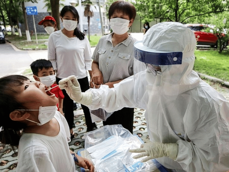 China declara estado de emergencia por brotes de múltiples virus respiratorios