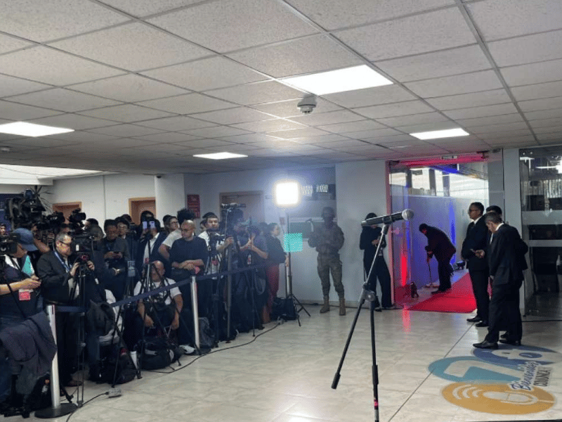 Debate Presidencial 2025: Los candidatos empezaron a llegar a las instalaciones de Ecuador Tv