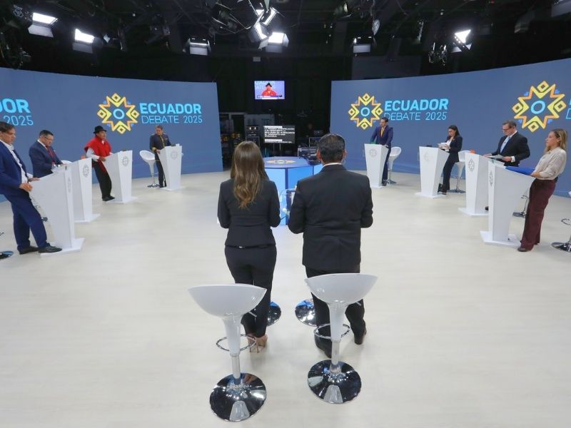 Los memes y curiosidades que dejó el Debate Presidencial 2025