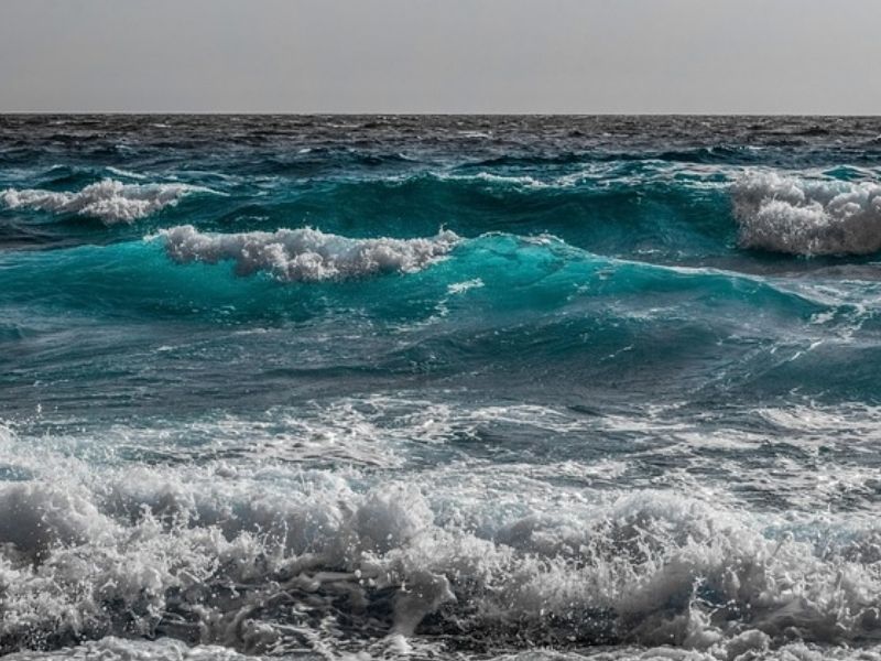 ¡Atención, Ecuador! Se avecinan días de mar agitado con olas de hasta 1,70 metros