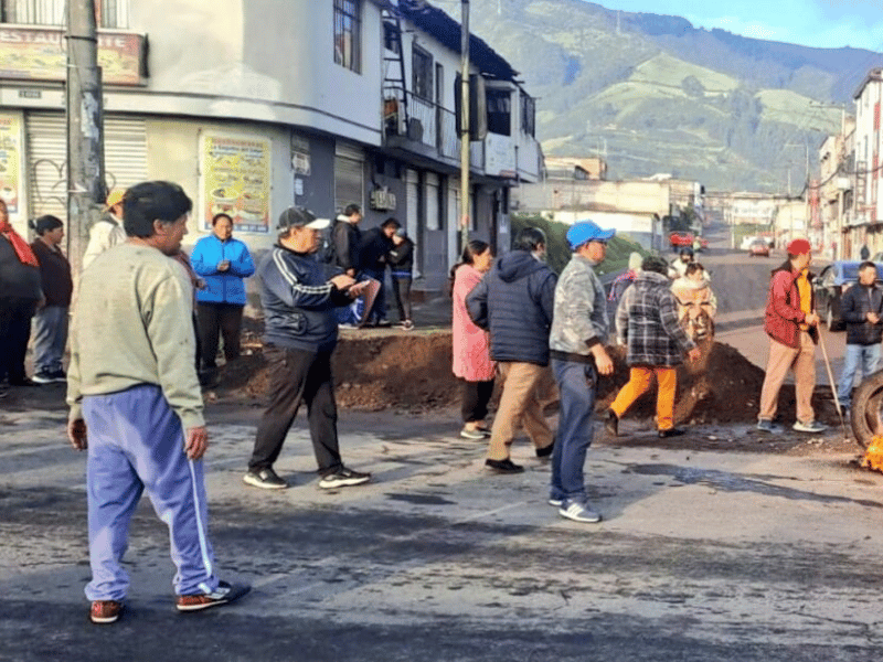 Calles cerradas en Quito dificultan el tránsito este lunes 6 de enero