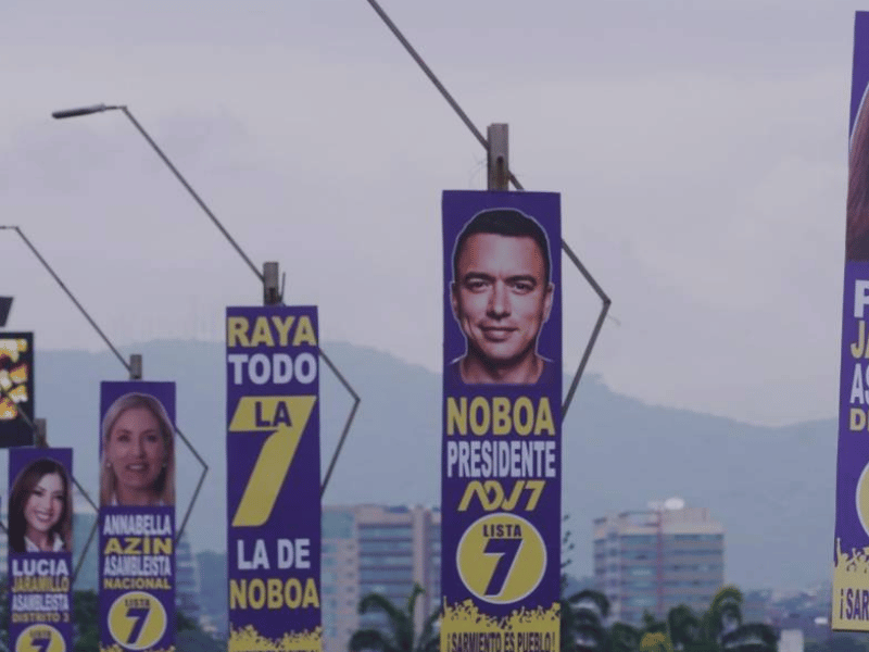 Ministro de Transporte ordena retirar propaganda electoral del Puente de la Unidad Nacional