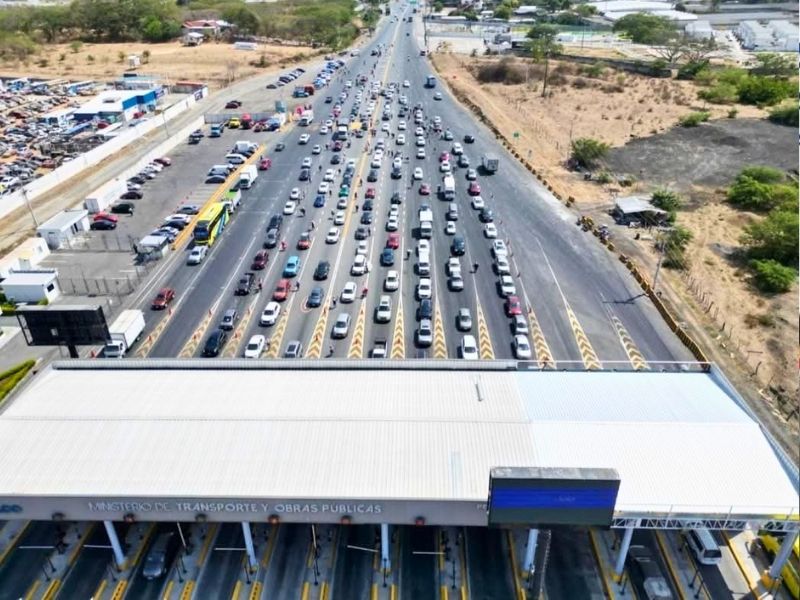 Más de 83.000 vehículos se movilizaron desde Guayaquil hacia las playas el fin de año