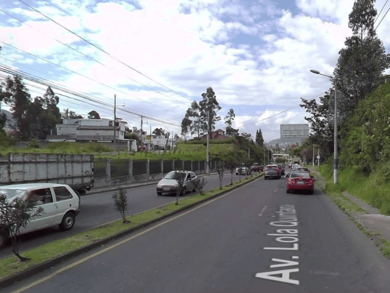 Cierre de la av. Lola Quintana, en Conocoto