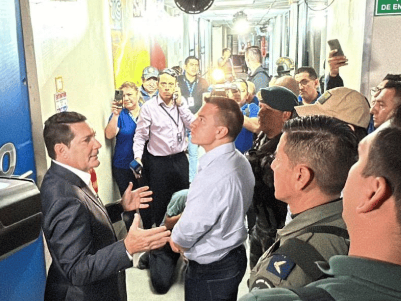 Daniel Noboa recorre las instalaciones de TC Televisión a un año del ataque armado