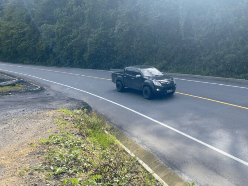 Prefectura entrega 65 km rehabilitados de la vía Mitad del Mundo-Río Blanco