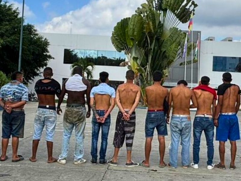 Golpe a Los Choneros en Manabí: siete detenidos y arsenal decomisado